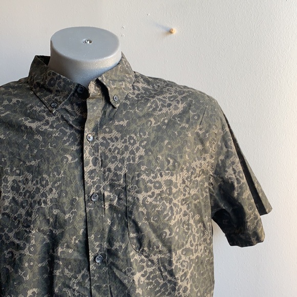 Animal Print Camo Print Button Down Old Navy XL - Picture 1 of 7